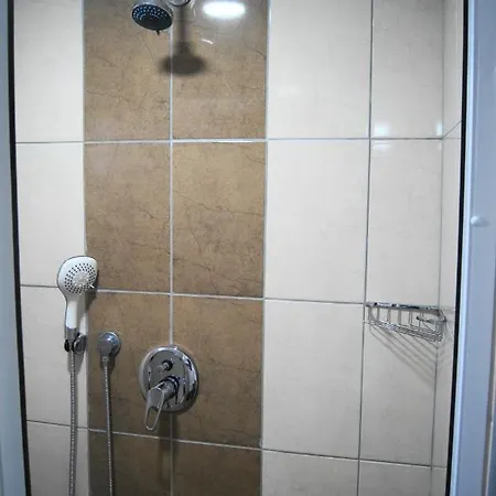 永恒酒店 2* 厄吕代尼兹